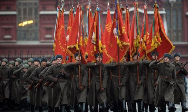 Где в Москве проходил парад 7 ноября 1941 года?